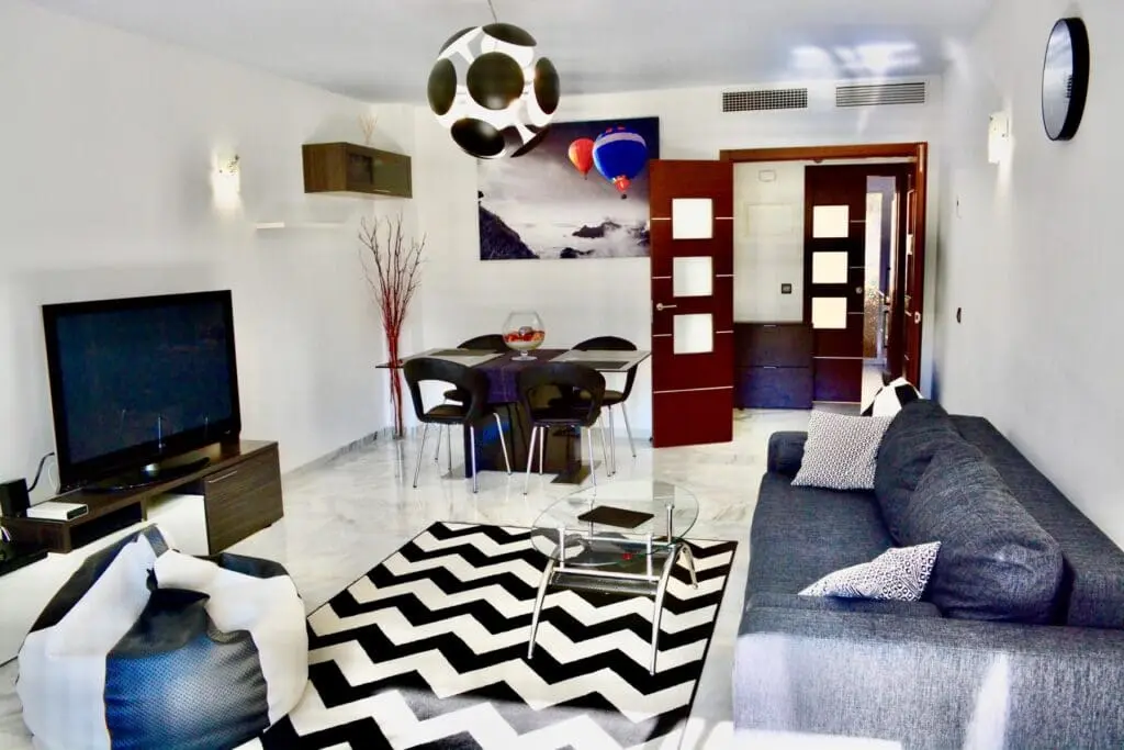 Leaving room viewing Black and white interior design to help residents to unwind by the sea