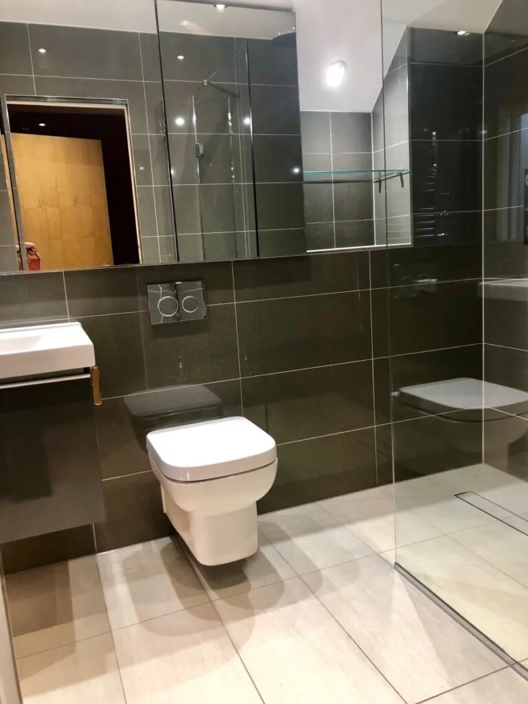 Completed Bathroom Renovation at Canary Wharf in London IMG_1584