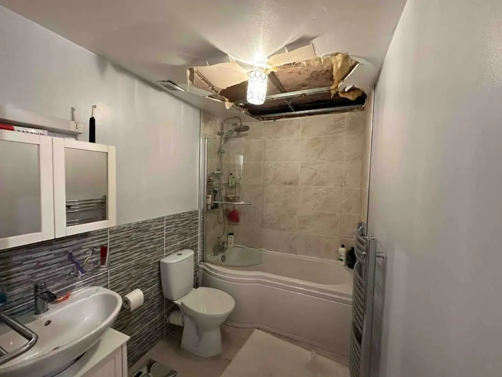 Trendy Bathroom Renovation in Streatham (before)