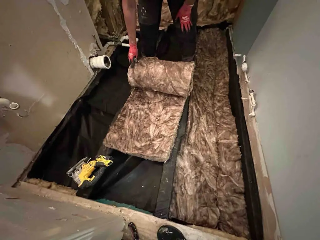 Trendy Bathroom Renovation in Streatham (before)