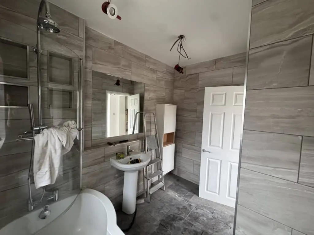 Luxurious Shower Enclosure and Bathtub Refurb at E16, London (before)