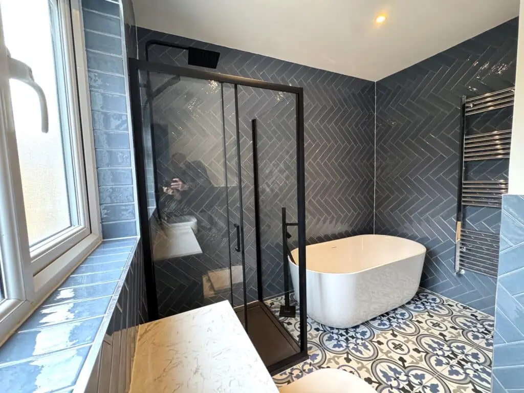 Luxurious Shower Enclosure and Bathtub Refurb at E16, London.