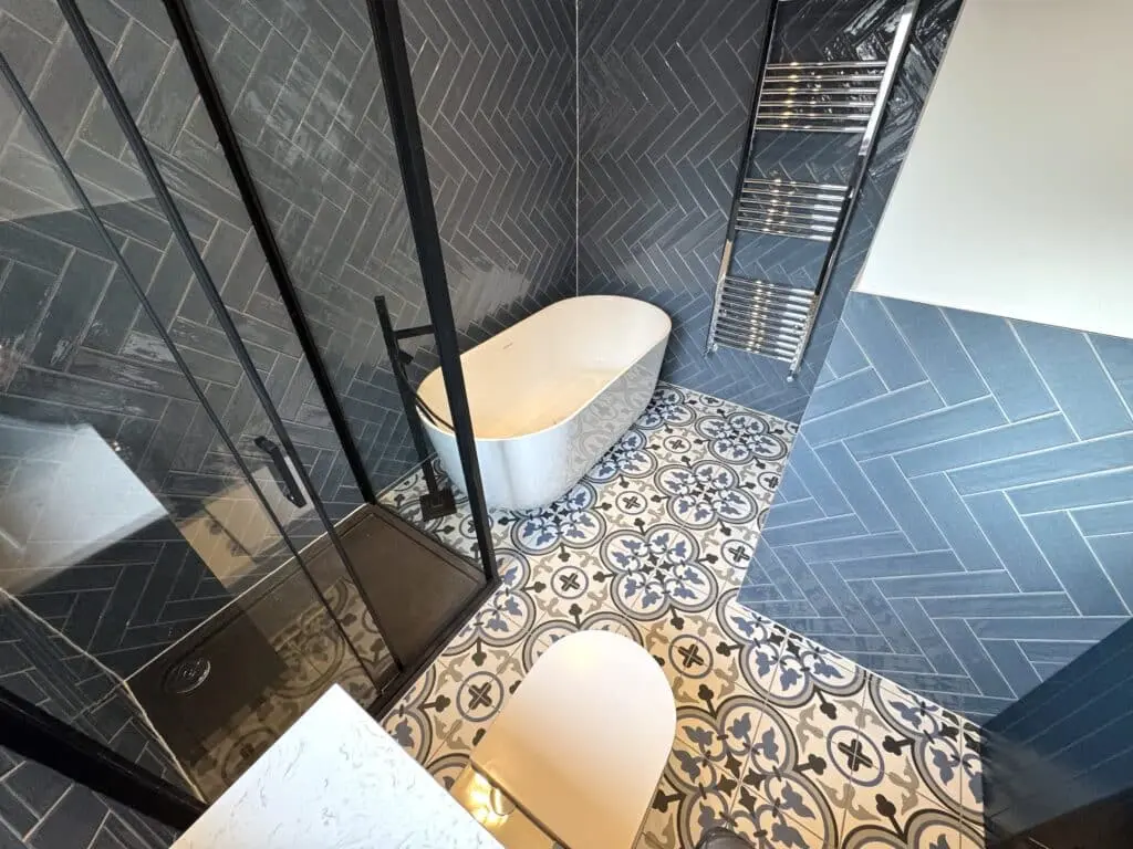 Luxurious Shower Enclosure and Bathtub Refurb at E16, London.