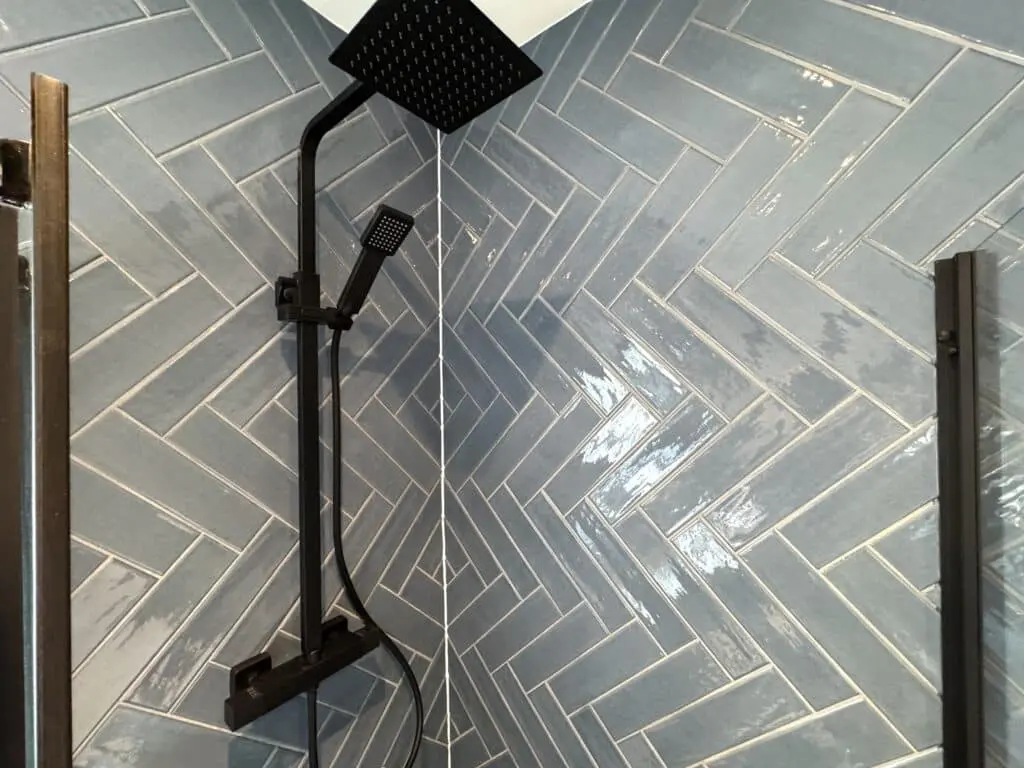 Luxurious Shower Enclosure and Bathtub Refurb at E16, London.