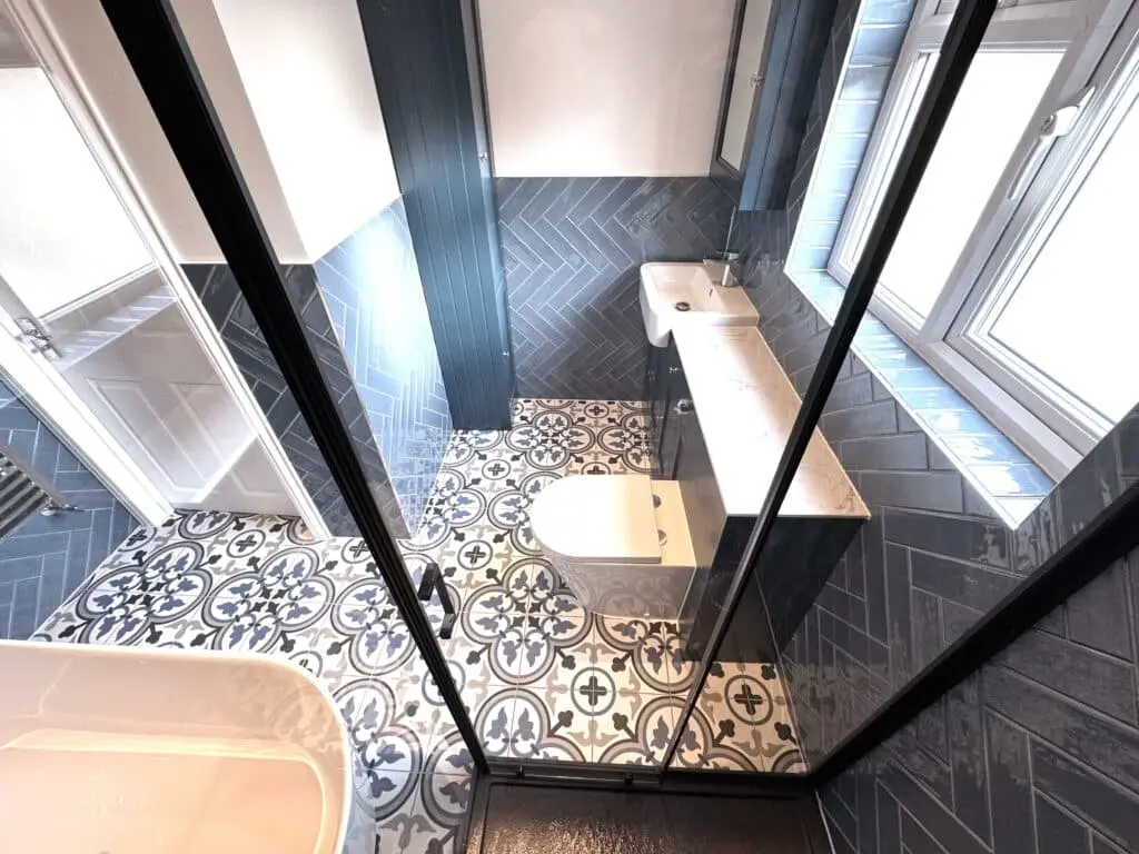 Luxurious Shower Enclosure and Bathtub Refurb at E16, London.