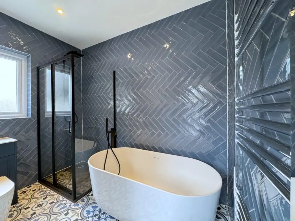 Luxurious Shower Enclosure and Bathtub Refurb at E16, London.