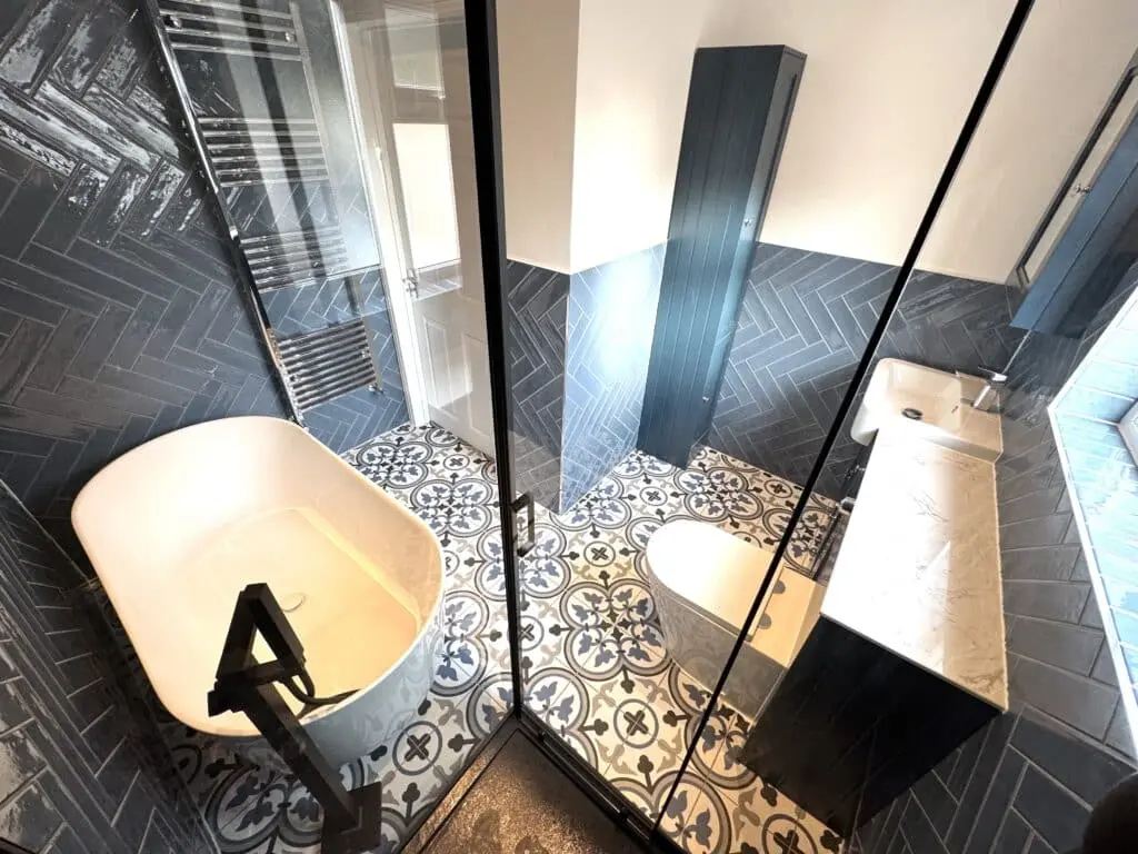 Luxurious Shower Enclosure and Bathtub Refurb at E16, London.