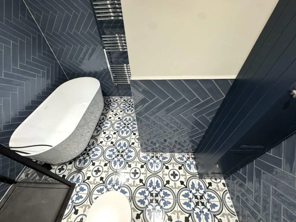 Luxurious Shower Enclosure and Bathtub Refurb at E16, London.