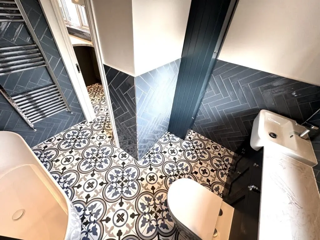 Luxurious Shower Enclosure and Bathtub Refurb at E16, London.