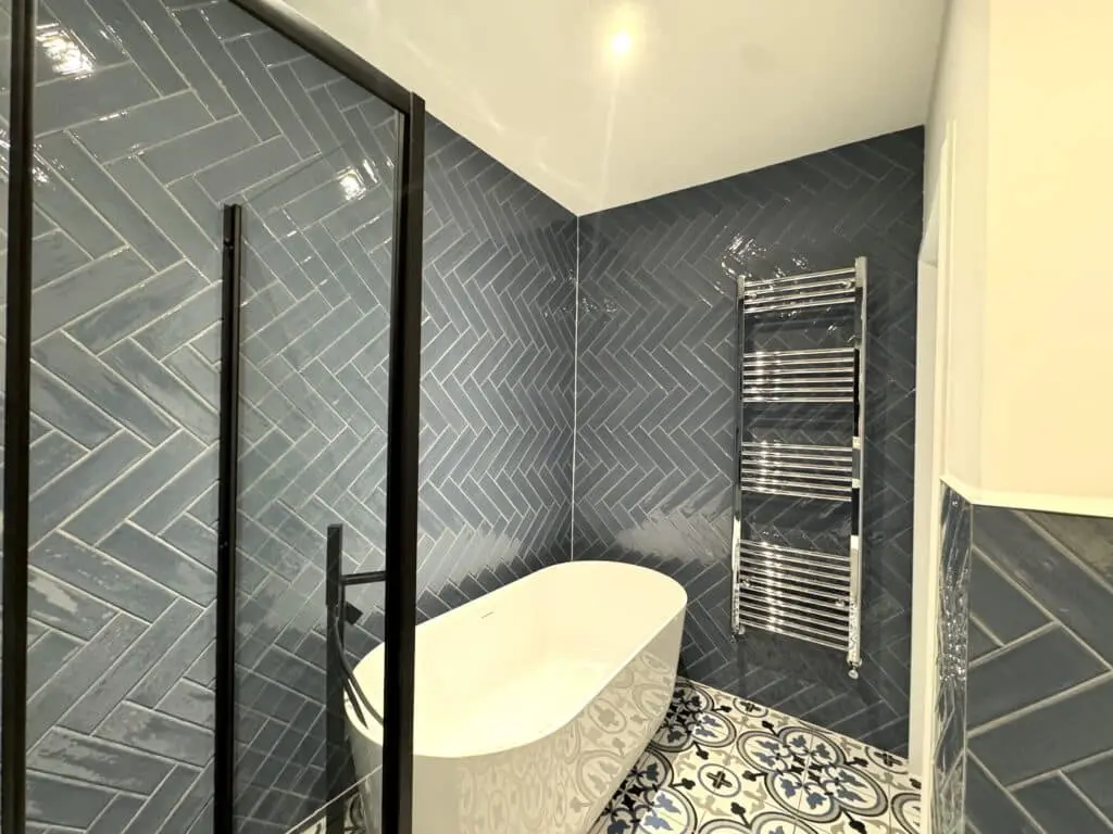 Luxurious Shower Enclosure and Bathtub Refurb at E16, London.