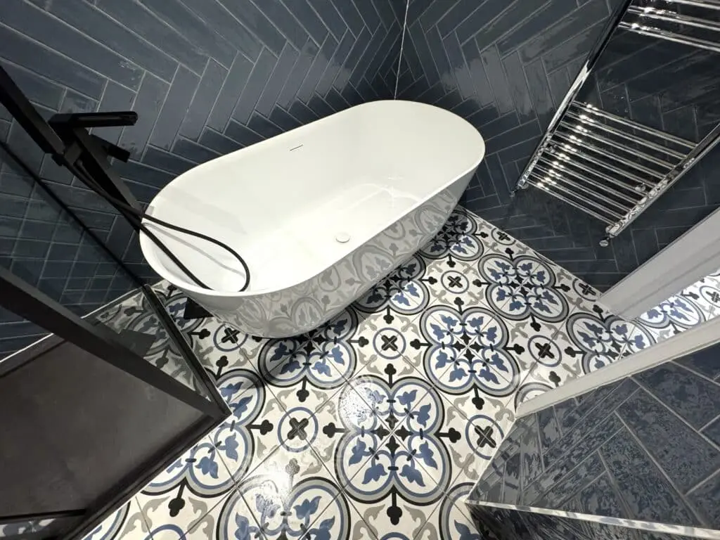 Luxurious Shower Enclosure and Bathtub Refurb at E16, London.