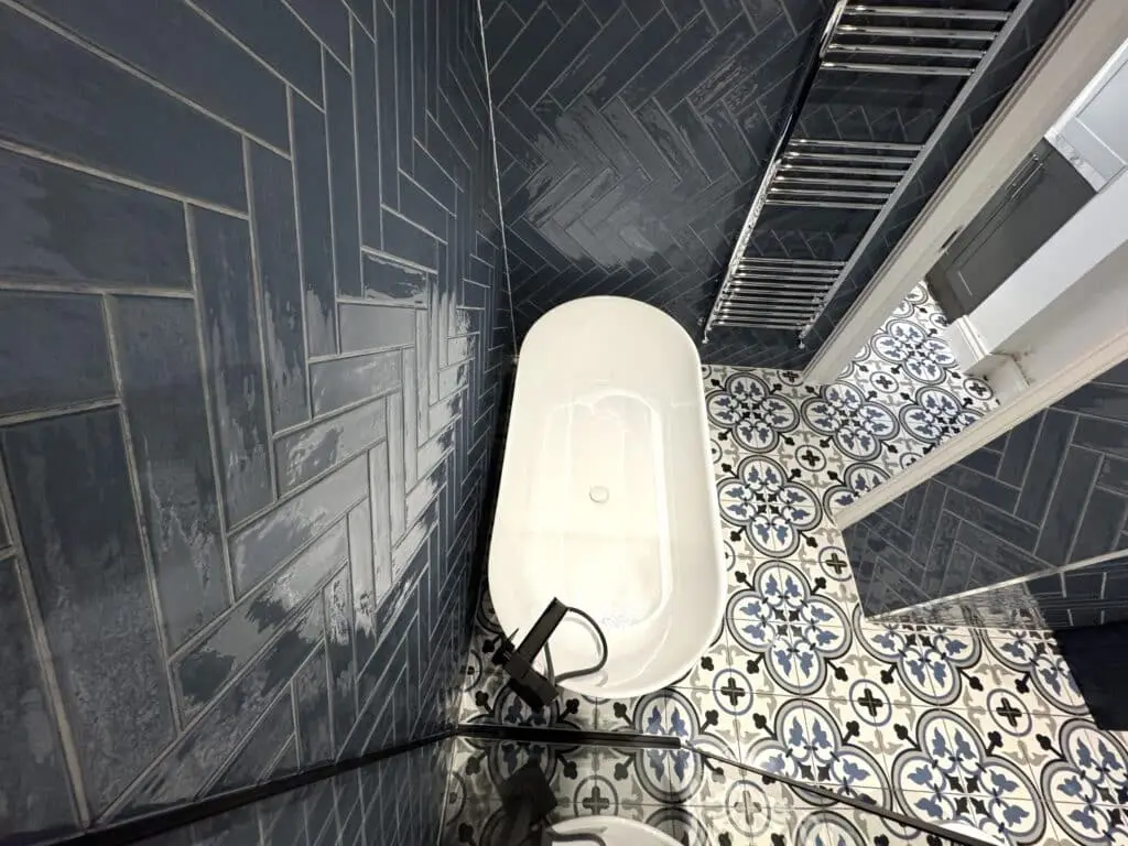 Luxurious Shower Enclosure and Bathtub Refurb at E16, London.