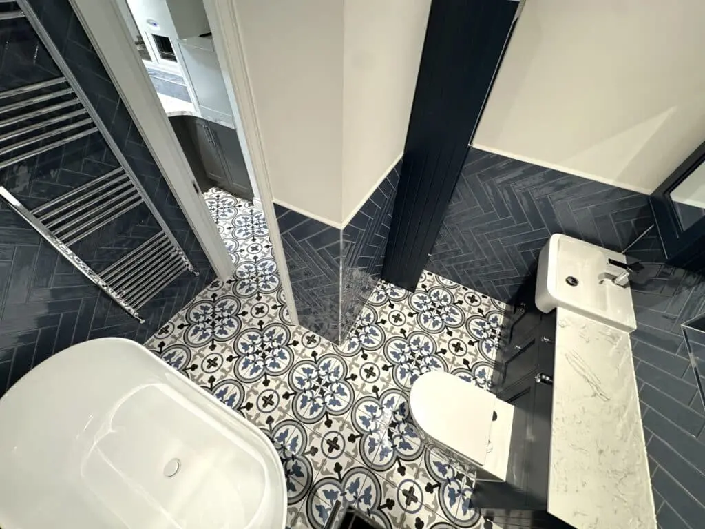 Luxurious Shower Enclosure and Bathtub Refurb at E16, London.