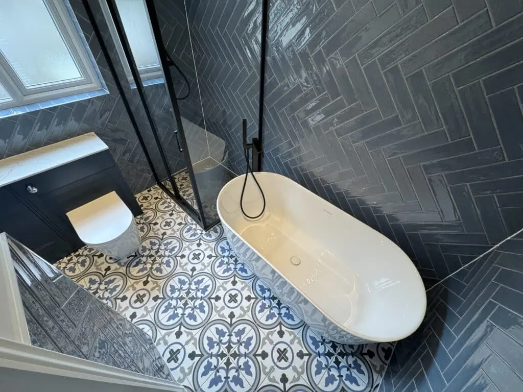 Luxurious Shower Enclosure and Bathtub Refurb at E16, London.