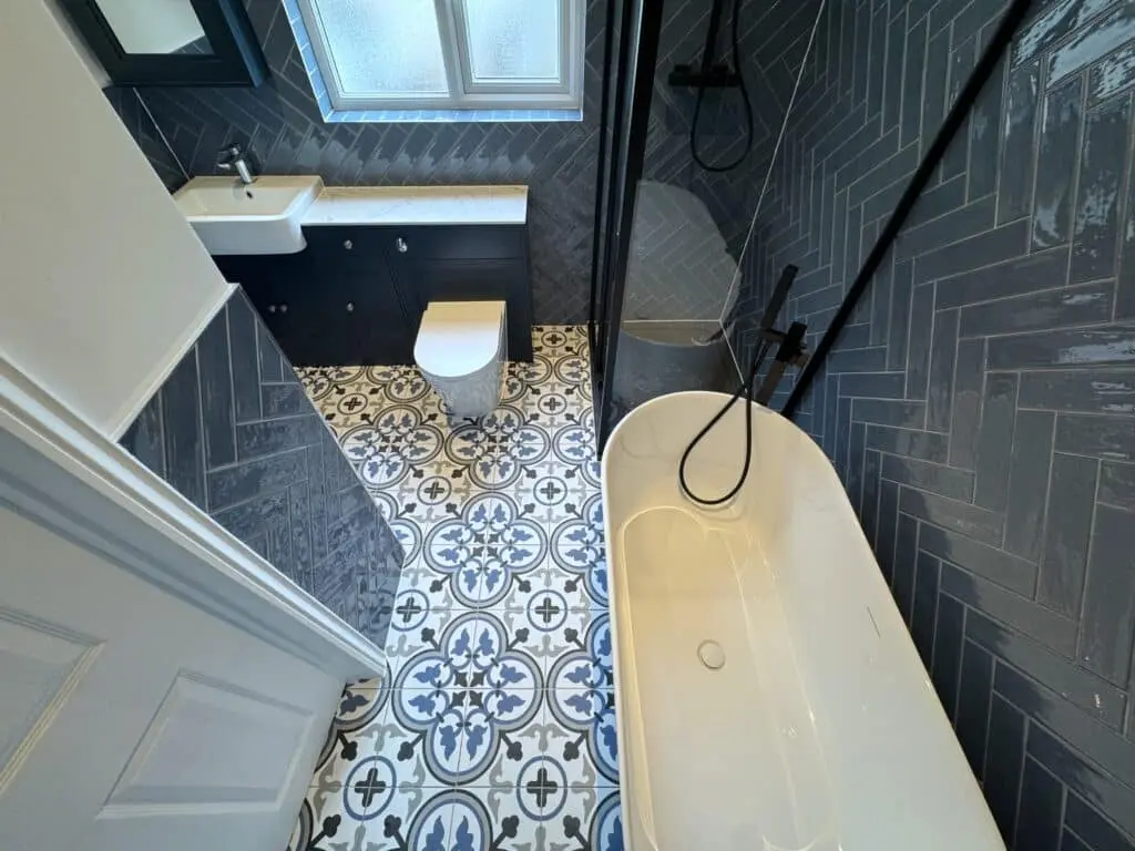 Luxurious Shower Enclosure and Bathtub Refurb at E16, London.