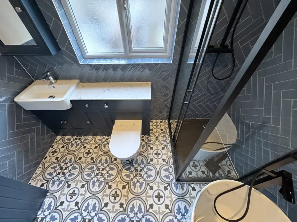 Luxurious Shower Enclosure and Bathtub Refurb at E16, London.