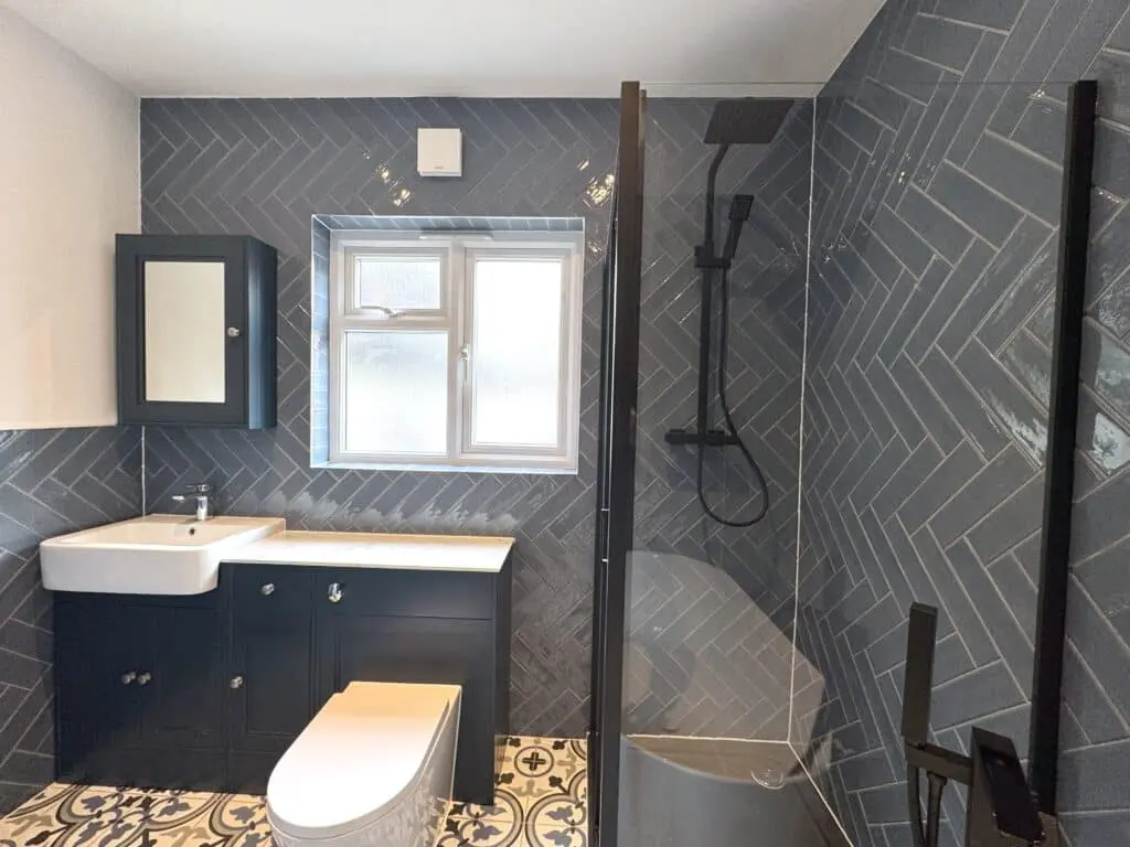 Luxurious Shower Enclosure and Bathtub Refurb at E16, London.