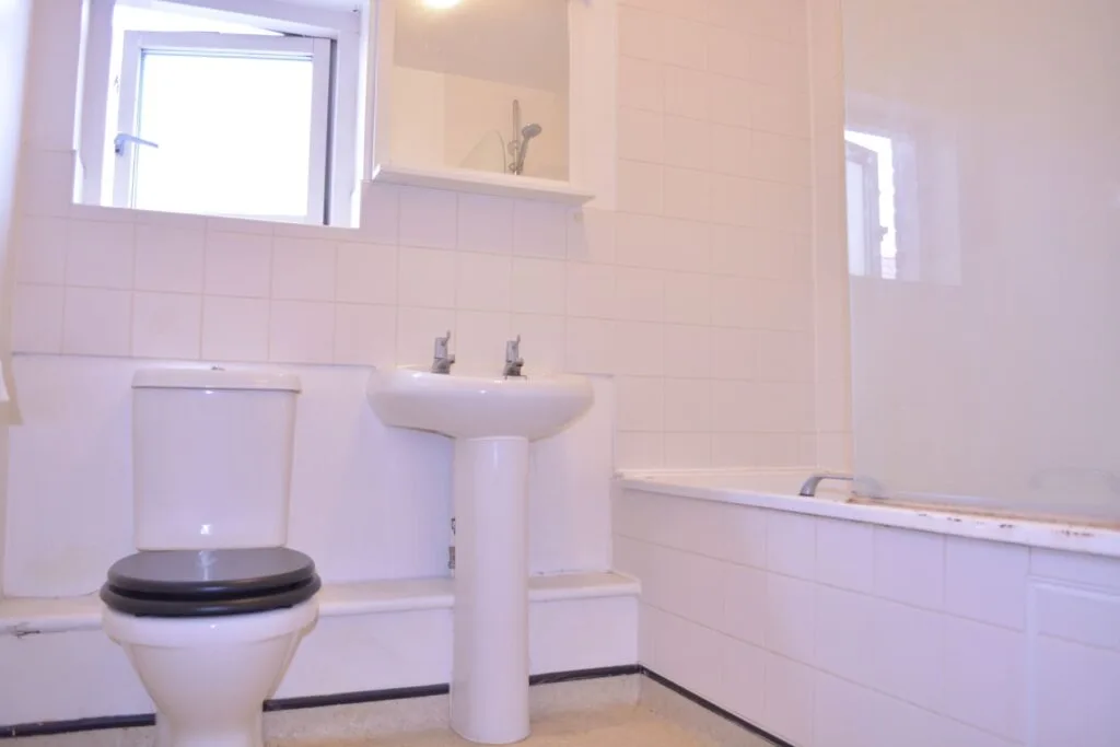 Bathroom before the renovation