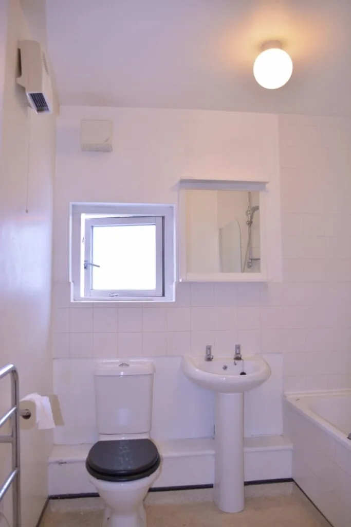 Bathroom before the renovation