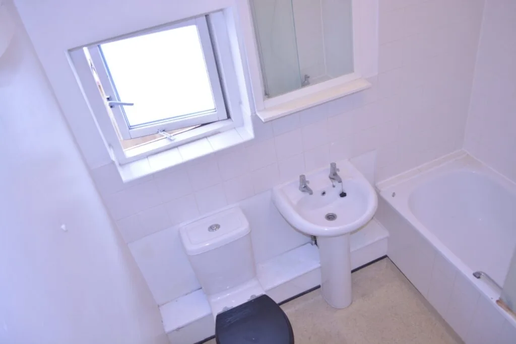 Bathroom before the renovation