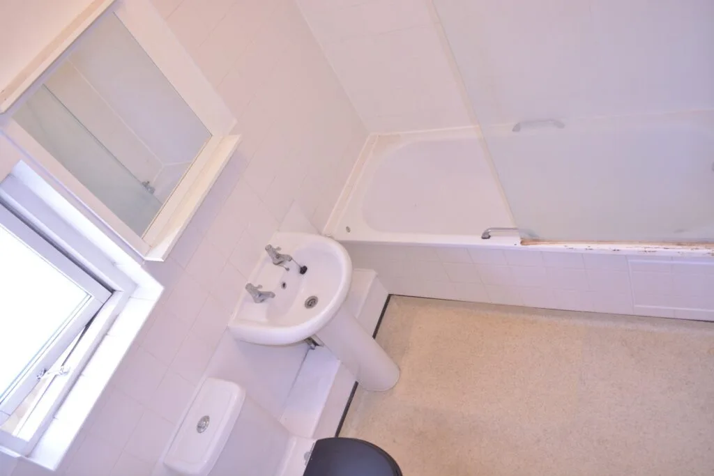 Bathroom before the renovation